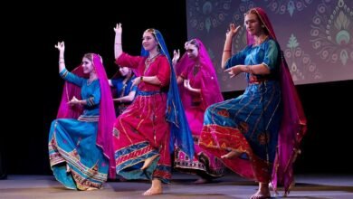 उत्तर प्रदेश के मुख्यमंत्री योगी आदित्यनाथ के नेतृत्व में अयोध्या में हुए विकास कार्यों की चर्चा अब मॉस्को तक पहुंच गई है। ‘रूसी राम’ के नाम से प्रसिद्ध सोवियत अभिनेता गेनादी मिखाइलोविच पेचनिकोव की 100वीं जयंती पर आयोजित समारोह में रूसी कलाकारों और बुद्धिजीवियों ने अयोध्या के विकास, रामलीला और भगवान राम के आदर्शों की सराहना की। कलाकारों ने मॉस्को में रामलीला के माध्यम से भारतीय संस्कृति, रामराज्य की अवधारणा और भारत-रूस की सांस्कृतिक मित्रता को आगे बढ़ाने की इच्छा जताई।