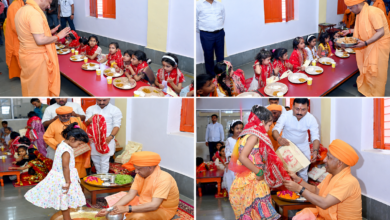 गोरखपुर के गोरखनाथ मंदिर में शारदीय नवरात्र की महानवमी पर मुख्यमंत्री एवं गोरक्षपीठाधीश्वर योगी आदित्यनाथ ने विधि-विधान से कन्या पूजन किया। नौ दुर्गा स्वरूपा बालिकाओं के पांव पखारकर तिलक लगाया, चुनरी ओढ़ाई और आरती उतारी। मुख्यमंत्री ने कन्याओं व बटुकों को अपने हाथों से भोजन प्रसाद परोसा तथा उपहार और दक्षिणा देकर उनका आशीर्वाद लिया।