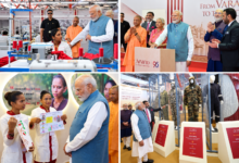 प्रधानमंत्री नरेंद्र मोदी ने रविवार को अपने संसदीय क्षेत्र वाराणसी के मिर्जामुराद स्थित खोचवां में अरविंद मिल्स के नए मैन्युफैक्चरिंग प्लांट का शुभारंभ किया। करीब 150 करोड़ रुपये की लागत से सात एकड़ में बने इस प्लांट में स्थानीय महिलाओं सहित पूर्वांचल के लोगों को रोजगार के अवसर मिलेंगे। यूनिट में 300 से अधिक महिलाओं का प्रशिक्षण शुरू हो चुका है, जबकि कुल 1000 महिलाओं को रोजगार देने का लक्ष्य है। यहां स्पोर्ट्सवियर और अंडरगारमेंट्स का निर्माण किया जाएगा।