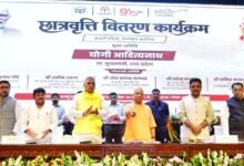 उत्तर प्रदेश के मुख्यमंत्री योगी आदित्यनाथ ने लखनऊ के लोकभवन में आयोजित कार्यक्रम में 4,60,559 छात्र-छात्राओं के बैंक खातों में 148 करोड़ रुपये से अधिक की छात्रवृत्ति एवं शुल्क प्रतिपूर्ति राशि डीबीटी के माध्यम से भेजी। मुख्यमंत्री ने इस वर्ष 70 लाख विद्यार्थियों तक छात्रवृत्ति पहुंचाने का लक्ष्य रखा है। पिछले वर्ष 69 लाख विद्यार्थियों को 6,200 करोड़ रुपये दिए गए थे। कार्यक्रम में विद्यार्थियों को शिक्षा, कौशल विकास, रोजगार और आत्मनिर्भरता के लिए प्रेरित भी किया गया।