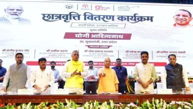 उत्तर प्रदेश के मुख्यमंत्री योगी आदित्यनाथ ने लखनऊ के लोकभवन में आयोजित कार्यक्रम में 4,60,559 छात्र-छात्राओं के बैंक खातों में 148 करोड़ रुपये से अधिक की छात्रवृत्ति एवं शुल्क प्रतिपूर्ति राशि डीबीटी के माध्यम से भेजी। मुख्यमंत्री ने इस वर्ष 70 लाख विद्यार्थियों तक छात्रवृत्ति पहुंचाने का लक्ष्य रखा है। पिछले वर्ष 69 लाख विद्यार्थियों को 6,200 करोड़ रुपये दिए गए थे। कार्यक्रम में विद्यार्थियों को शिक्षा, कौशल विकास, रोजगार और आत्मनिर्भरता के लिए प्रेरित भी किया गया।