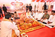 प्रयागराज में मुख्यमंत्री योगी आदित्यनाथ ने कसारी-मसारी में माफिया अतीक अहमद के कब्जे से मुक्त कराई गई जमीन पर पद्मलोक आवास योजना का भूमि पूजन किया। 191 करोड़ रुपये से अधिक की लागत वाली परियोजना के तहत पहले चरण में 602 और दूसरे चरण में 598 परिवारों को आवास देने की योजना है। मुख्यमंत्री ने क्षेत्र को श्रीकृष्णपुरी के रूप में विकसित करने की घोषणा की। पीपलगांव के 556 लाभार्थियों को प्रधानमंत्री आवास योजना के तहत चाबियां भी सौंपी गईं।