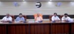 मुख्यमंत्री योगी आदित्यनाथ शनिवार शाम दो दिवसीय दौरे पर वाराणसी पहुंचे। सर्किट हाउस में अधिकारियों के साथ बैठक कर उन्होंने प्रधानमंत्री नरेंद्र मोदी के आगमन और रविवार को होने वाले एयर शो की तैयारियों की समीक्षा की। मुख्यमंत्री ने गंगा घाटों पर अनावश्यक बैरिकेडिंग रोकने, सुरक्षा, यातायात, पार्किंग और स्वच्छता की समुचित व्यवस्था के निर्देश दिए। प्रशासन ने 200 मोबाइल टॉयलेट, 280 वाटर टैंकर और 200 सफाई वॉलंटियर की व्यवस्था की है। मुख्यमंत्री ने बाबा कालभैरव और काशी विश्वनाथ मंदिर में दर्शन-पूजन भी किया।