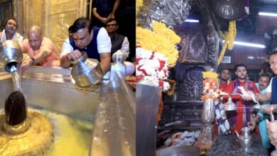 वाराणसी में मुख्यमंत्री योगी आदित्यनाथ और असम के मुख्यमंत्री हिमंता बिस्वा सरमा ने बाबा काल भैरव और काशी विश्वनाथ मंदिर में विधिवत दर्शन-पूजन कर राष्ट्र के सुख-समृद्धि और लोककल्याण की कामना की।