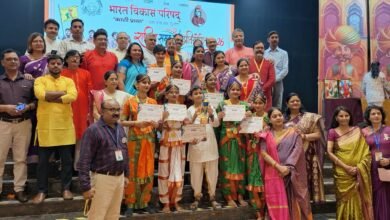 वाराणसी के सेठ एम.आर. जयपुरिया स्कूल बाबतपुर कैंपस में भारत विकास परिषद काशी प्रांत की ओर से राष्ट्रीय समूहगान प्रतियोगिता 2026 का प्रांतीय चरण आयोजित हुआ। प्रतियोगिता में 19 शाखाओं की टीमों ने प्रतिभाग किया। वरुणा शाखा की संत अतुलानंद रेजिडेंशियल एकेडमी होलापुर की टीम ने प्रथम स्थान प्राप्त किया। अब यह टीम क्षेत्रीय समूहगान प्रतियोगिता में काशी प्रांत का प्रतिनिधित्व करेगी। कार्यक्रम में राष्ट्रीय, क्षेत्रीय एवं प्रांतीय पदाधिकारियों सहित विभिन्न शाखाओं के दायित्वधारी और सदस्य उपस्थित रहे।