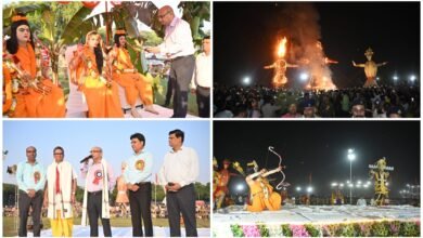 वाराणसी के बनारस रेल इंजन कारखाना (बरेका) में 20 अक्टूबर 2026 को विजयादशमी पर्व पारंपरिक उल्लास और भव्यता के साथ मनाया गया। खेलकूद स्टेडियम में रामलीला मंचन के बाद 70 फीट ऊंचे रावण, 65 फीट के कुंभकर्ण और 60 फीट के मेघनाद के पुतलों का दहन हुआ। आकर्षक आतिशबाजी और जय श्रीराम के जयघोष से परिसर गूंज उठा।