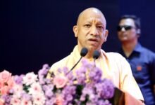 मुख्यमंत्री योगी आदित्यनाथ ने लखनऊ के लोकभवन में सरदार वल्लभभाई पटेल की 151वीं जयंती पर कौशल प्रशिक्षण एवं रोजगार क्षेत्र विकास योजना का शुभारंभ किया। उत्तर प्रदेश के सभी 75 जिलों में स्किल एंड एम्प्लॉयमेंट जोन विकसित किए जाएंगे। पहले चरण में पांच जनपदों में शुरुआत होगी। युवाओं को उनकी योग्यता और रुचि के अनुसार कौशल प्रशिक्षण, रोजगार, स्वरोजगार तथा विदेशों में नौकरी के लिए भाषा प्रशिक्षण उपलब्ध कराया जाएगा। सीएम युवा योजना के तहत ब्याजमुक्त सहायता से स्वरोजगार को भी बढ़ावा मिलेगा।
